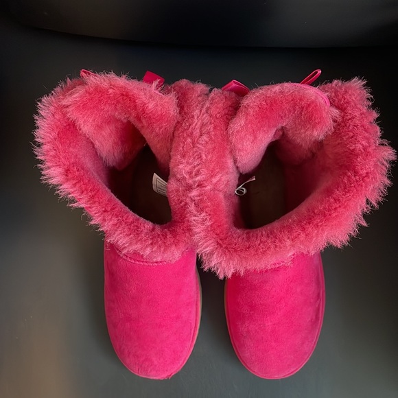Hot Pink Bailey Bow Uggs (size kids 5 adult 7) - Picture 5 of 9
